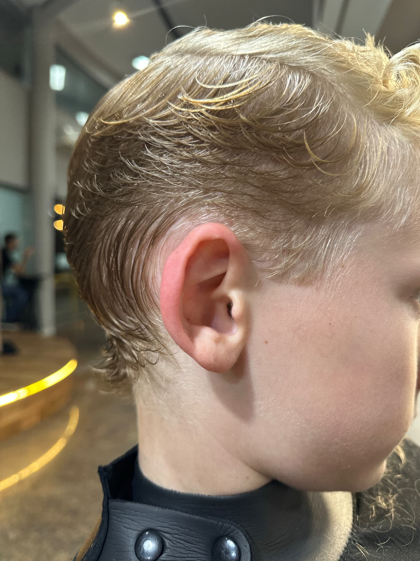 Acabamento de corte infantil com degradê na nuca